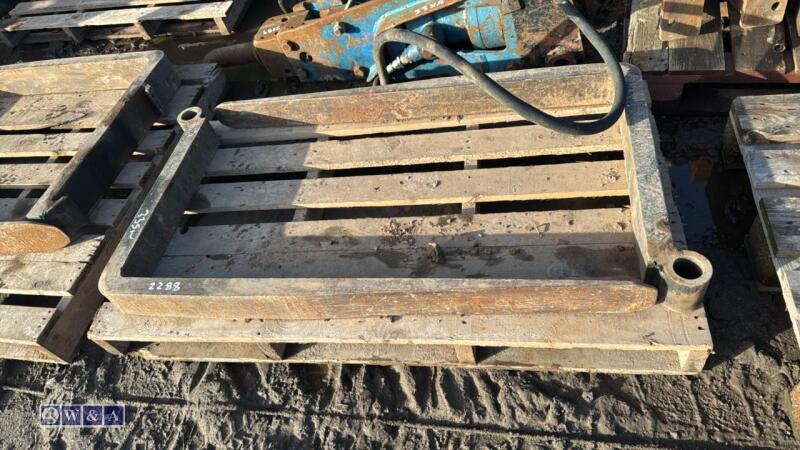 Set of pallet forks to suit JCB telehandler