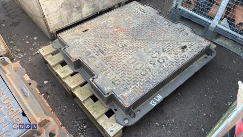 DUDLEY 900 manhole lid