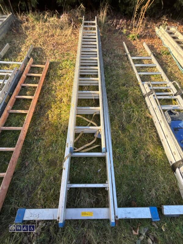 Aluminium triple extension ladder