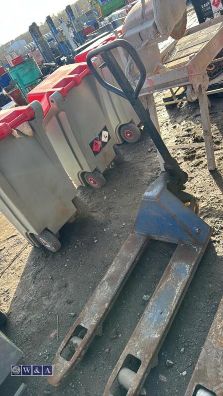 Pallet truck