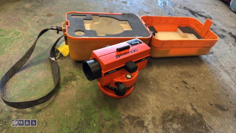 DATUM NA30 auto level theodolite c/w case