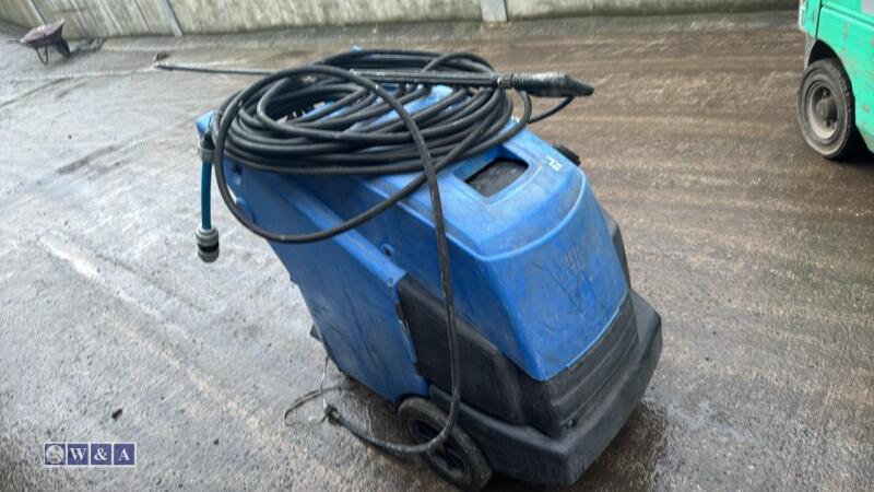 NILFISK ALTO NEPTUNE E 3-phase pressure washer c/w hose & lance