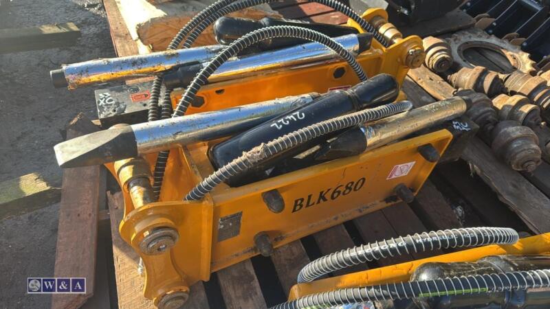 BLK680 hydraulic breaker (50mm pins)