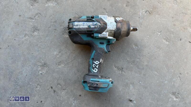 MAKITA DTW1002 cordless impact wrench