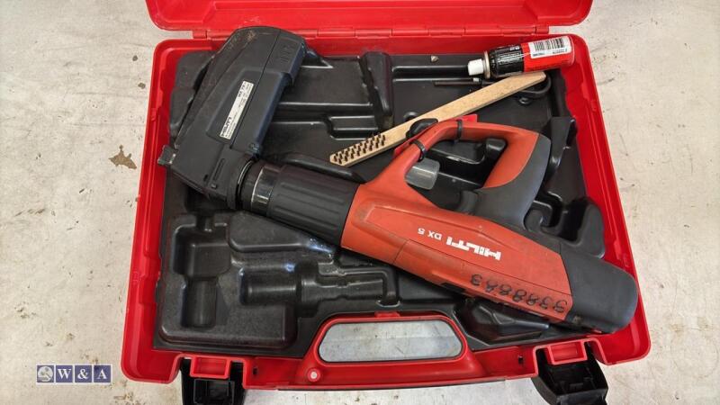 HILTI DX5 cordless nail gun c/w case (3388883)