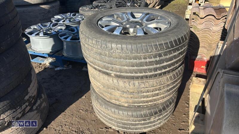 3 x wheels & tyres (265/60R118)