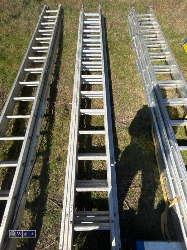 Aluminium tripple extension ladder