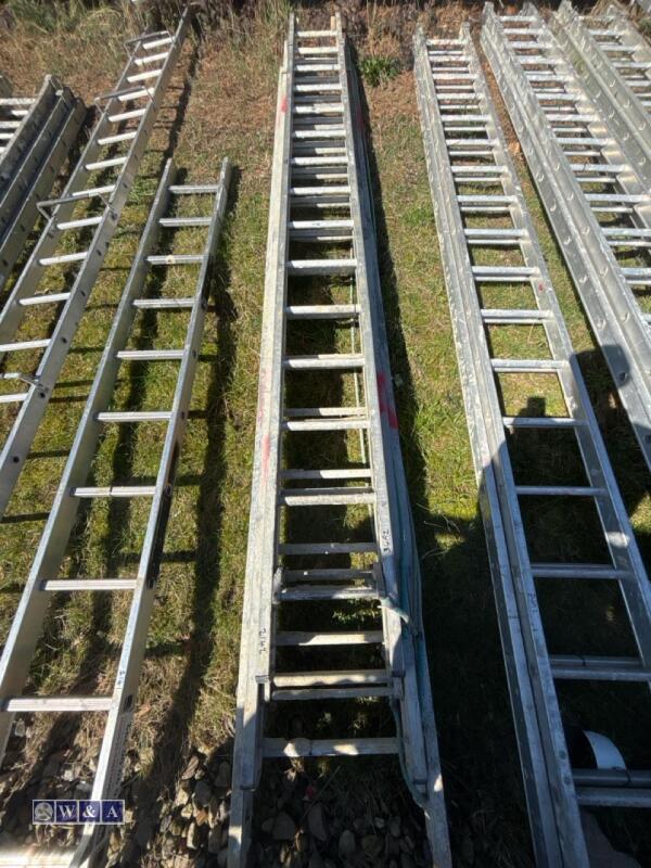 Aluminium triple extension ladder