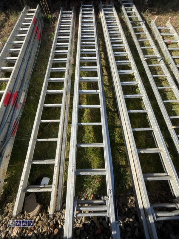 Aluminium double extension ladder