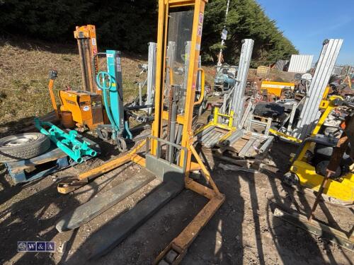 SDJS1000 1000kg straddle hydraulic stacker