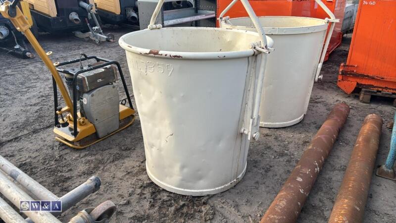 Crane tipping bucket skip