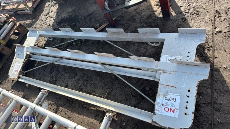 2 x NO MORE PROPS temporary lintels