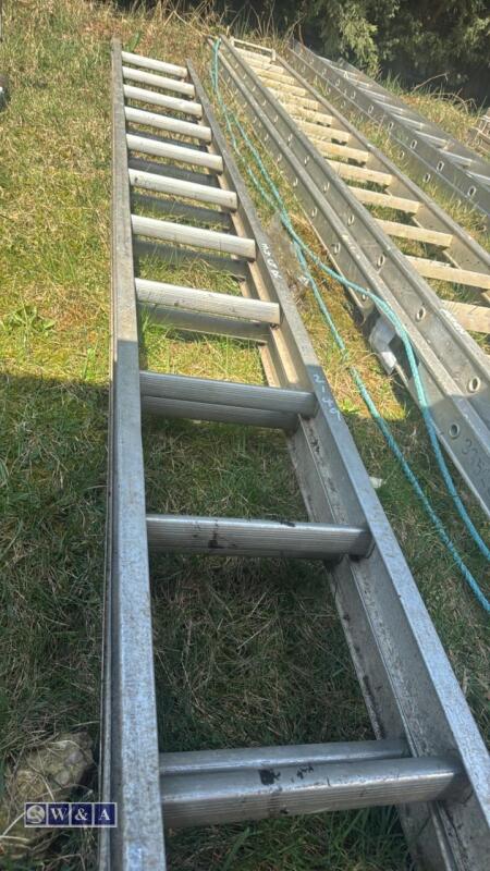 Aluminium double extension ladder