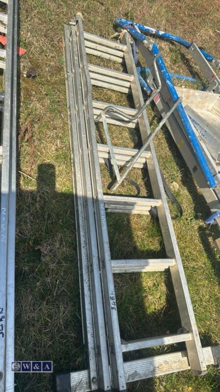 Aluminium triple extension ladder