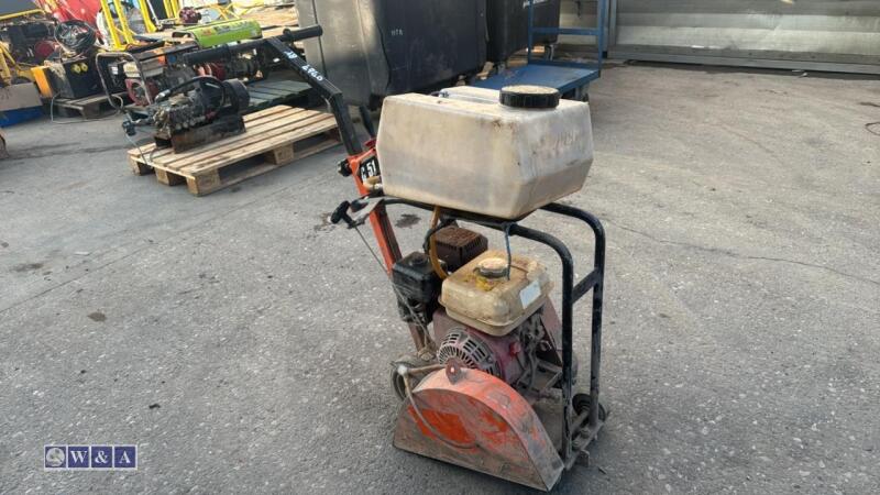 CLIPPER C51 petrol roadsaw c/w dust suppression bottle (3404601)