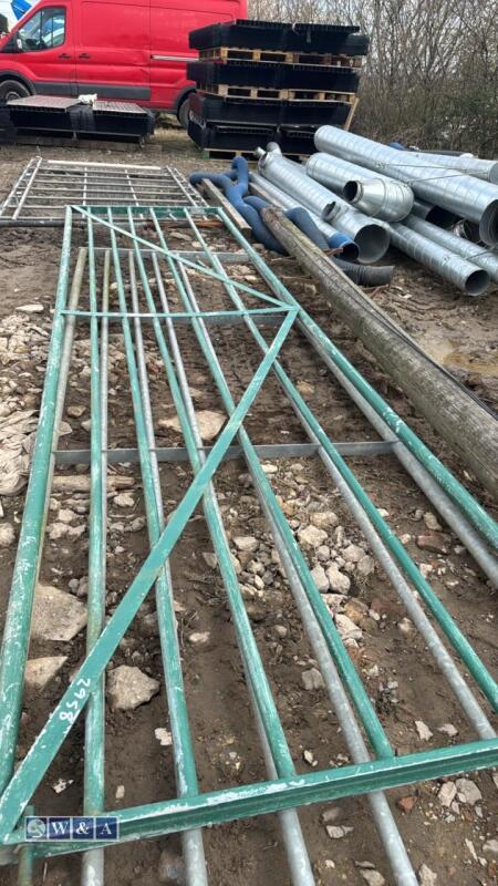 14' 7 bar galvanised farm gate (Green)