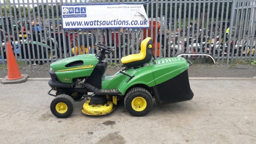 2008 JOHN DEERE LR135 Automatic petrol driven ride on mower c/w collector (s/n 082487)