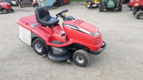 HONDA 2620 V-twin Hydrostatic petrol mower c/w collector