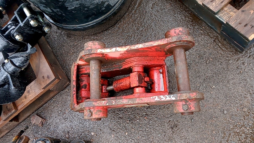 MILLER hydraulic quick hitch (45mm pins) Day 3 Carlton Timed Sale