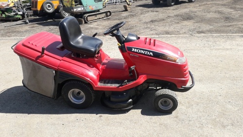 2004 HONDA 2315 V-twin ride on mower c/w collector (s/n 8402176)