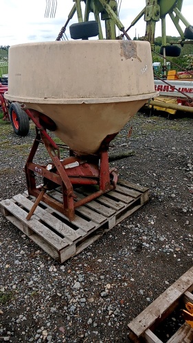 VICON 600S vari fert spreader c/w pto shaft