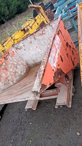 Forklift tipping skip (orange)