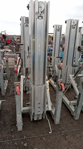 2015 SUMNER material hoist c/w forks