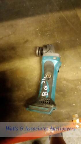 MAKITA BG452 cordless angle grinder