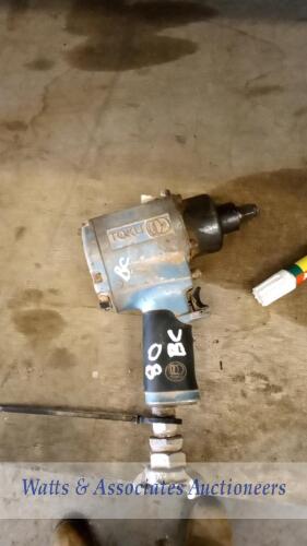 TOKU 1/2'' pneumatic impact wrench