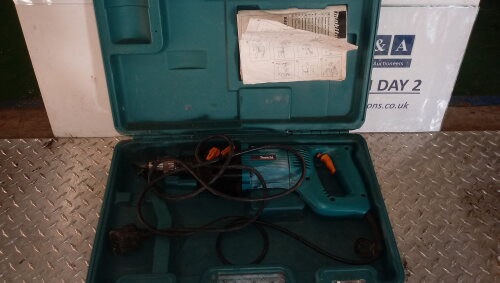 MAKITA 8406C 240v drill c/w case