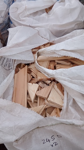 2 x bags of wood off cuts